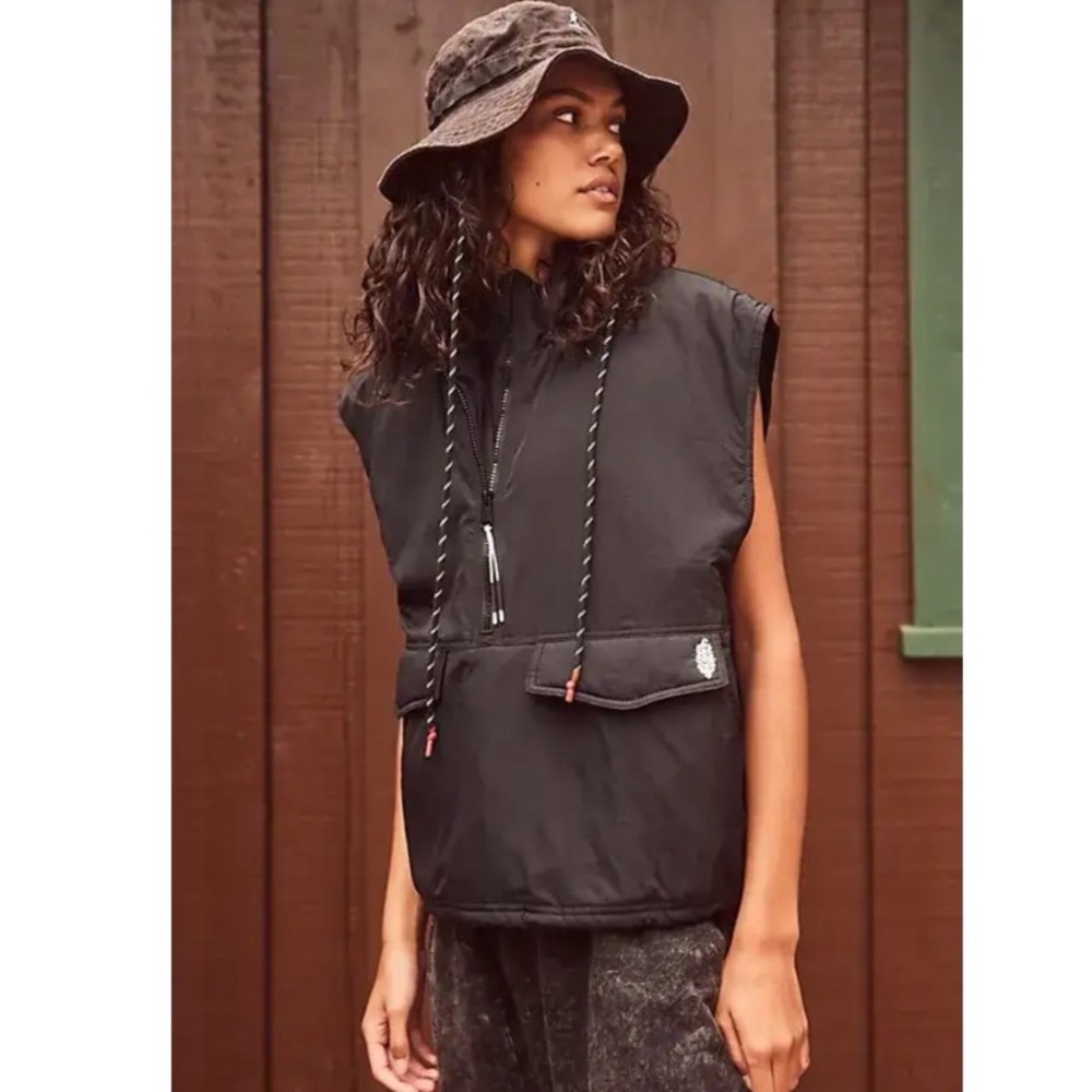 Free People Movement Off The Bleachers Vest In Black Size Medium